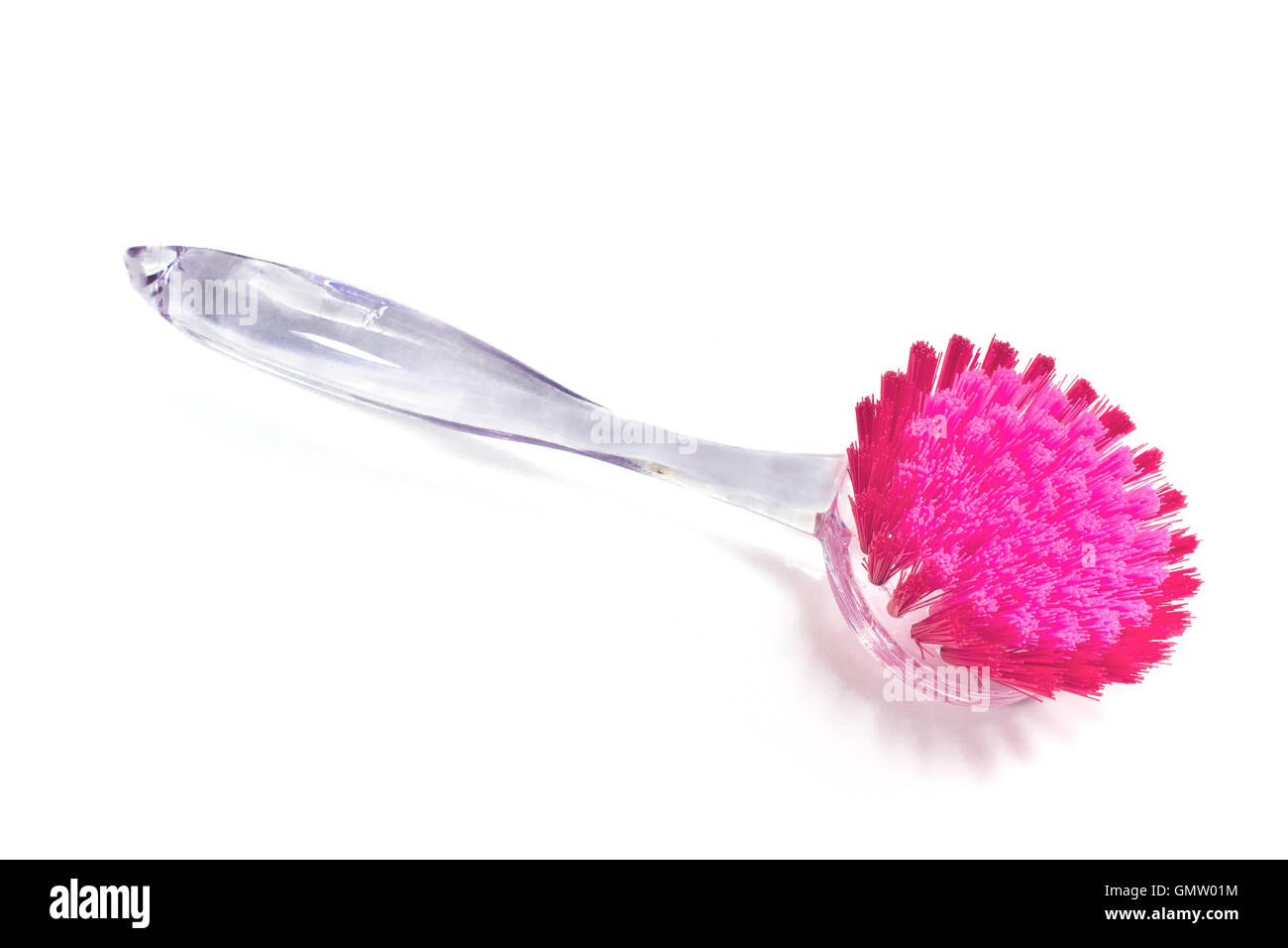 Brosse de lavage vaisselle rouge isolated on white Banque D'Images
