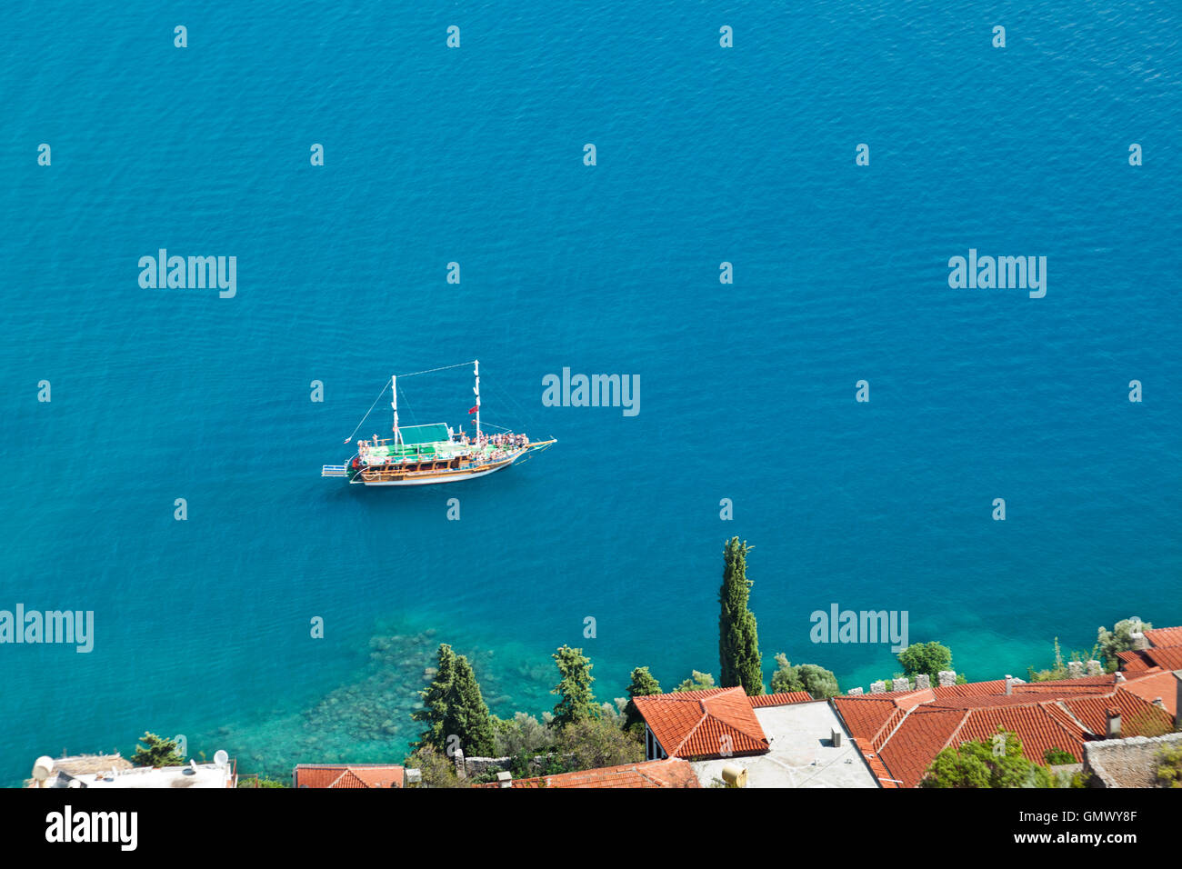 Un navire ou un bateau mer voile Banque D'Images