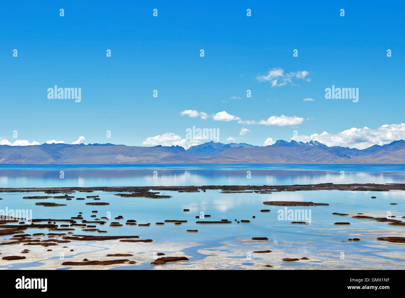 Vista parcial del lago Junín, toma hecha 500 metros del pueblo de Ondores. Banque D'Images