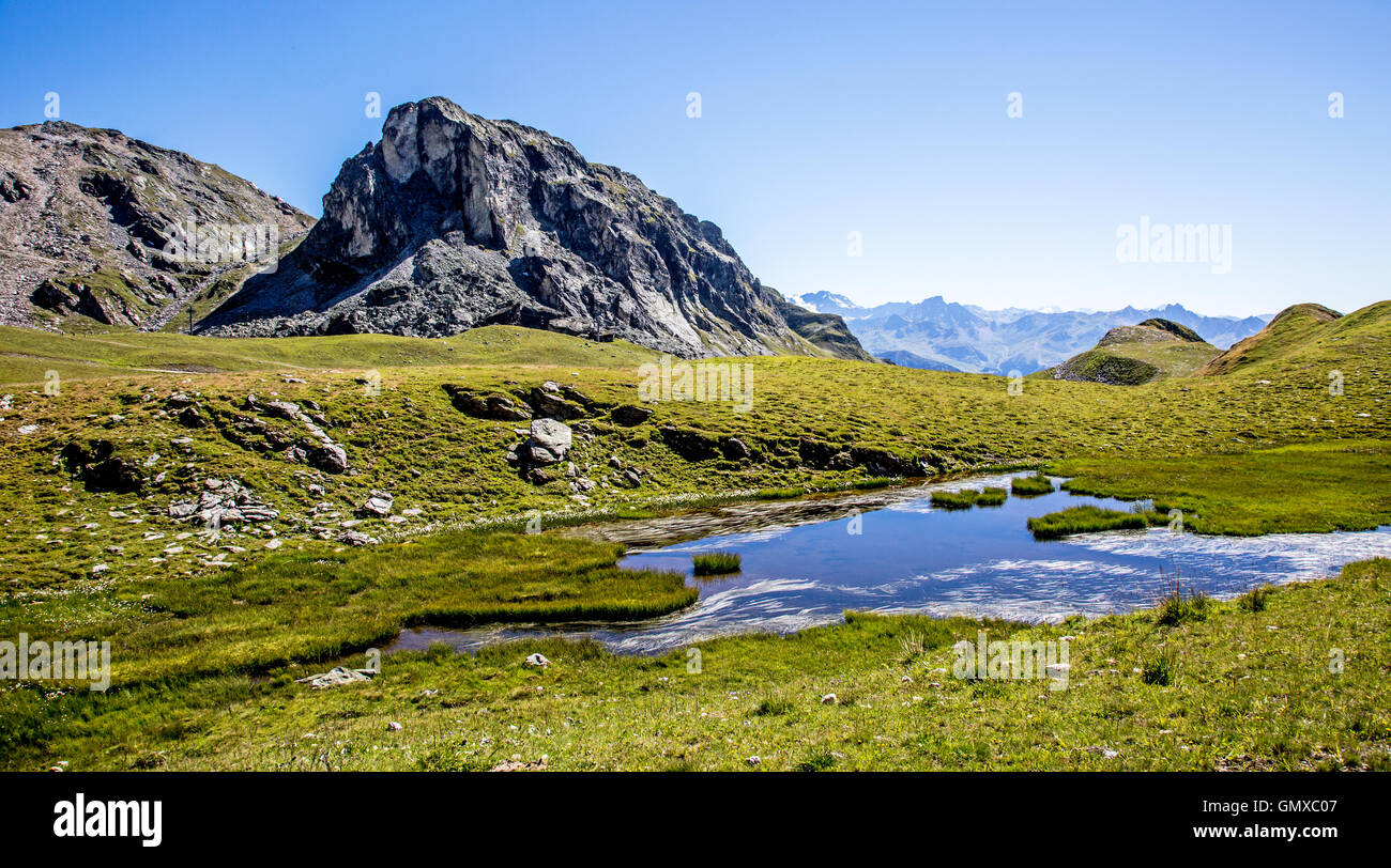 Les montagnes et le lac à La Plagne France Banque D'Images