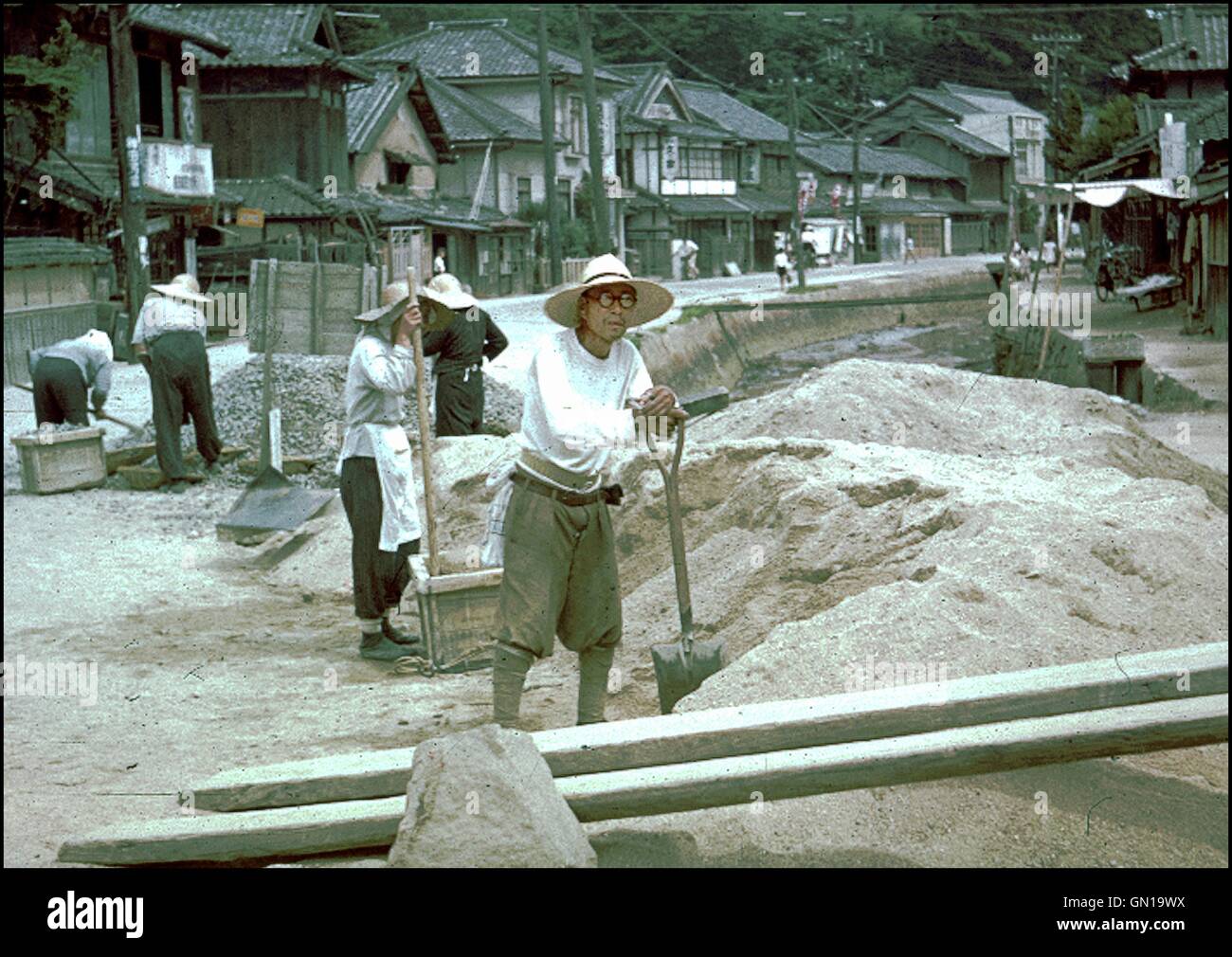 Ville Kure Japon road building 1950 Banque D'Images