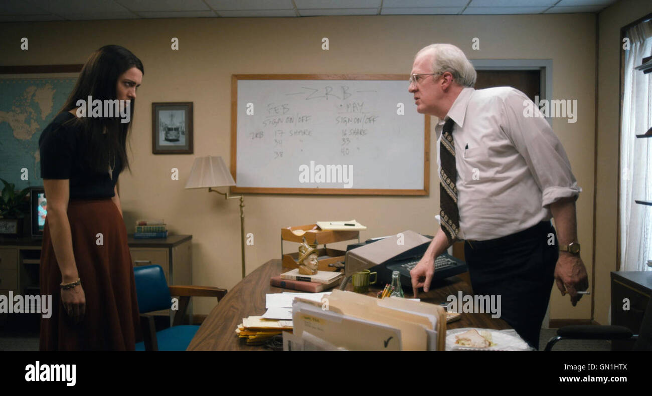 2016 Christine est un film dramatique réalisé par Antonio Campos et écrit par Craig Shilowich. Il stars L'actrice Rebecca Hall en tant que journaliste des nouvelles des années 70, Christine Chubbuck qui s'est suicidé en direct à la télévision. Cette photo est pour un usage éditorial uniquement et est l'auteur de la société film et/ou le photographe attribué par le film ou la société de production et ne peut être reproduite que par des publications dans le cadre de la promotion du film ci-dessus. Un crédit obligatoire pour l'entreprise de film est nécessaire. Le photographe devrait également être portés lorsqu'il est connu. Banque D'Images