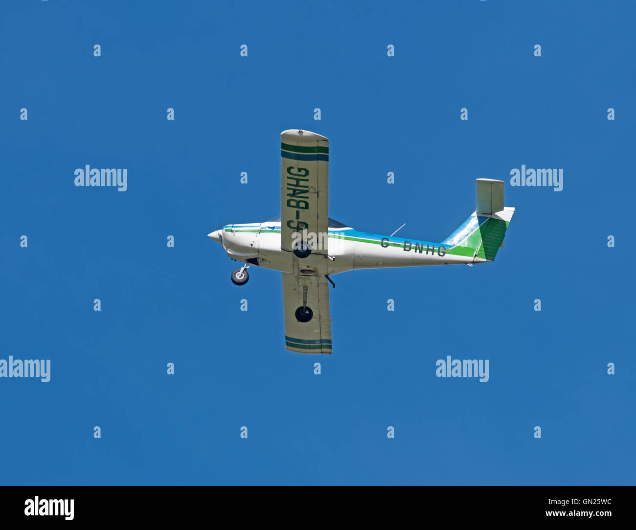 Piper PA-38-112 Formation Tomahawk avion à l'aérodrome d'Inverness Ecosse Inscription G-BNHG. 11 195 SCO. Banque D'Images