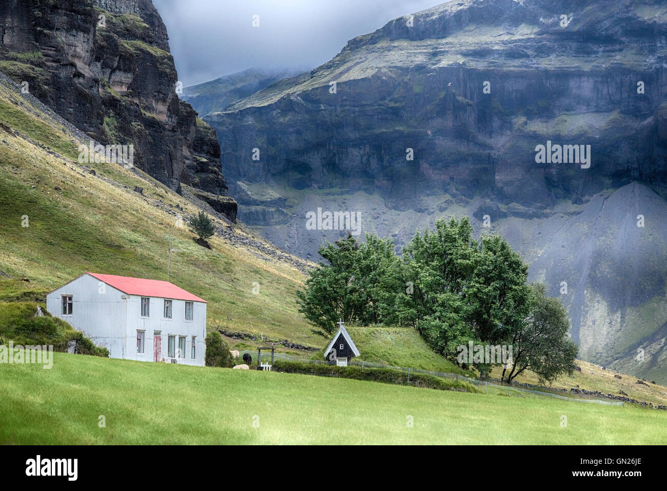 La plus ancienne église, Islande Nupsstadur, du gazon, de l'église, de l'Islande du Sud Banque D'Images