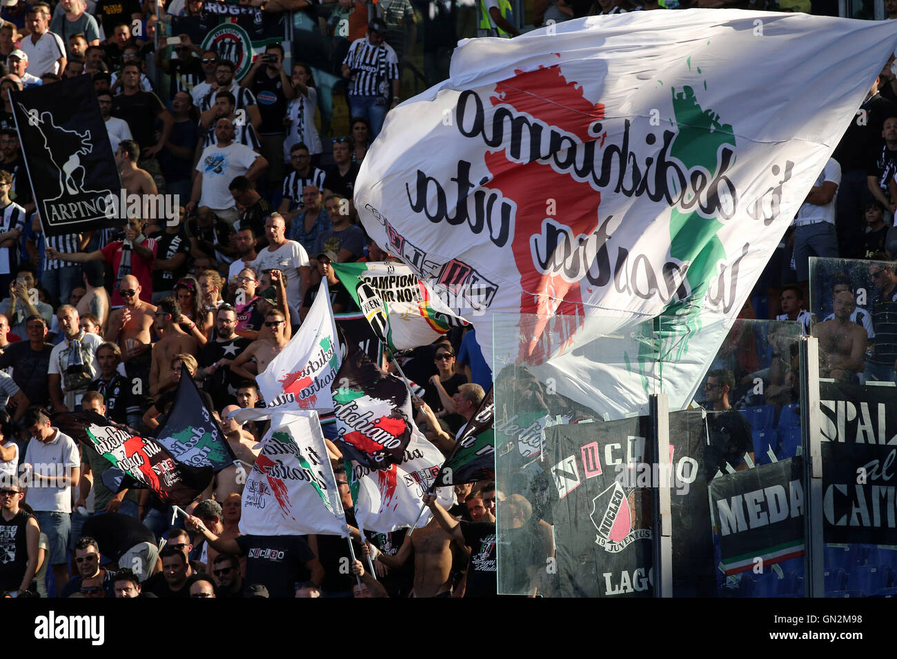 Rome, Italie. 27 août, 2016. Partisan de la Juventus durant un match de championnat italien de Série entre S.s Lazio vs Juventus au Stade olympique à Rome le mois d'août, 2016. Crédit : marco iacobucci/Alamy Live News Banque D'Images