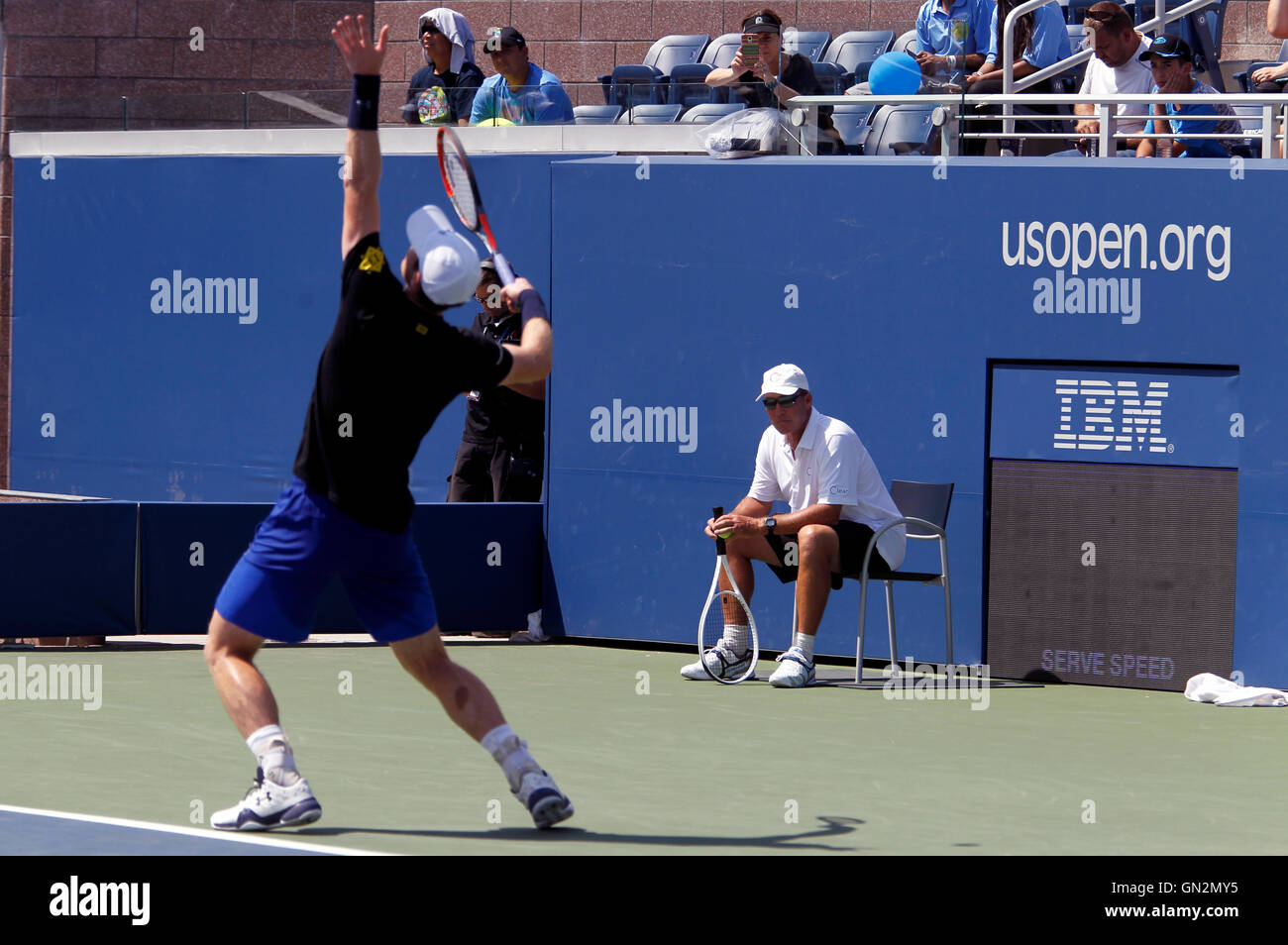 New York, USA. 27 août, 2016. Ancien champion du US Open Ivan Lendl, veille sur la société britannique Andy Murray lors d'une session pratique Samedi 27 août, au Centre National de Tennis à Flushing Meadows, New York. Murray a été pratique pour l'US Open Tennis Championships qui commence le lundi 29 août. Lendl est entraîneur Murray. Crédit : Adam Stoltman/Alamy Live News Banque D'Images