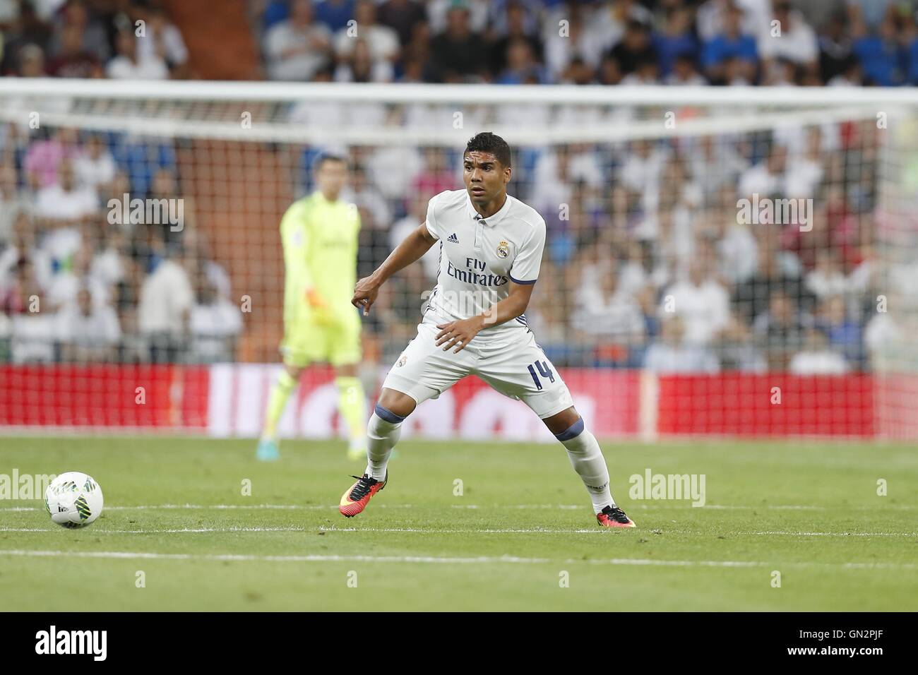 Madrid, Espagne. Août 16, 2016. Casemiro (Real) Football/soccer : 'pré-saison Trophée Santiago Bernabeu' match entre le Real Madrid FC 5-3 Stade de Reims au Santiago Bernabeu à Madrid, Espagne . © Kawamori Mutsu/AFLO/Alamy Live News Banque D'Images