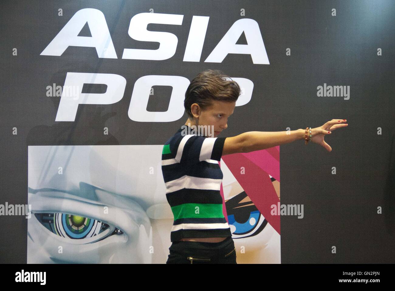 Aux Philippines. Août 28, 2016. Stanger choses star Millie Bobby Brown de poser pour les caméras pendant la Comic Con 2016 Asie pop à la SMX Convention Centre à Pasay, Metro Manila. © J Gerard Seguia/ZUMA/Alamy Fil Live News Banque D'Images