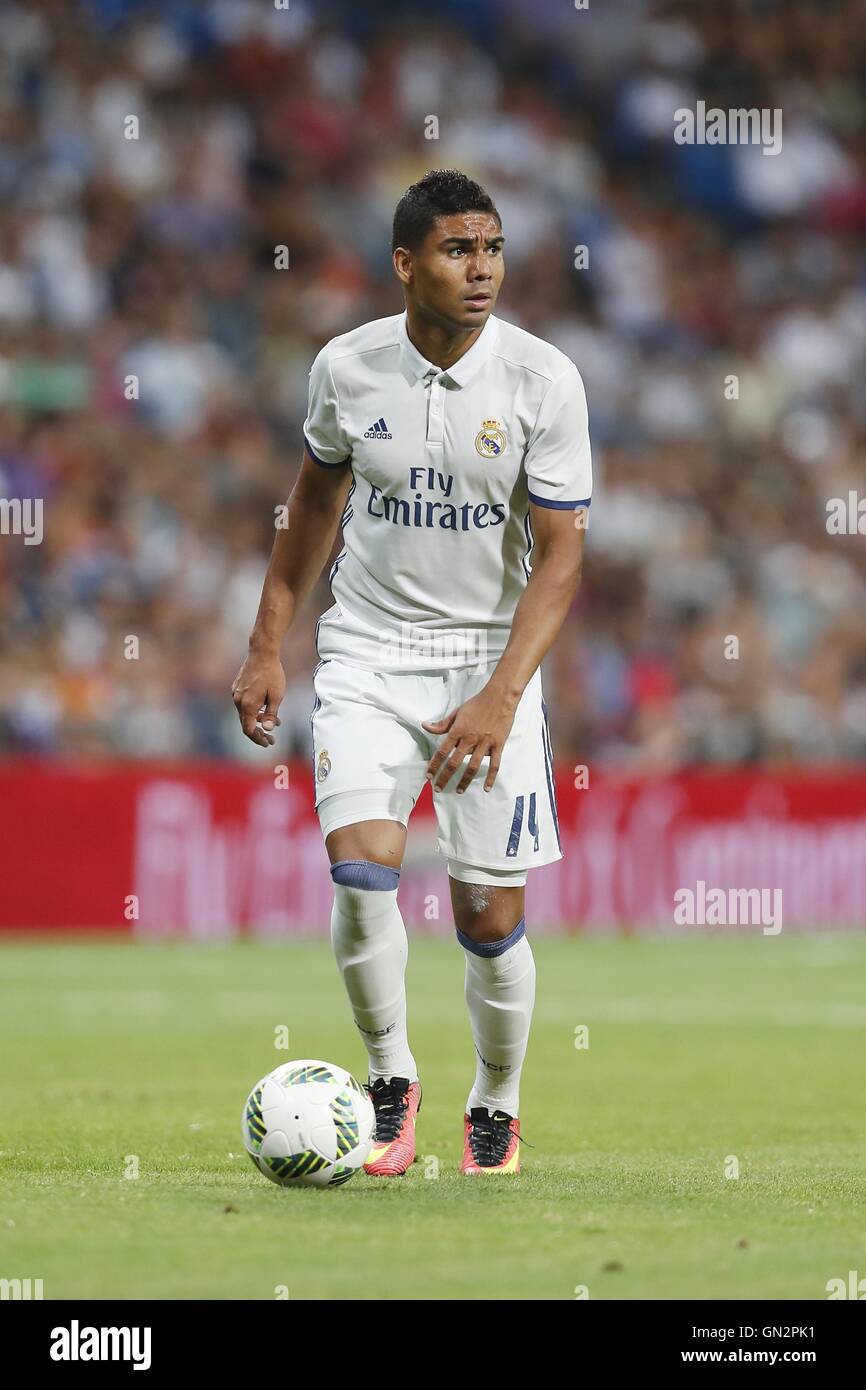 Madrid, Espagne. Août 16, 2016. Casemiro (Real) Football/soccer : 'pré-saison Trophée Santiago Bernabeu' match entre le Real Madrid FC 5-3 Stade de Reims au Santiago Bernabeu à Madrid, Espagne . © Kawamori Mutsu/AFLO/Alamy Live News Banque D'Images
