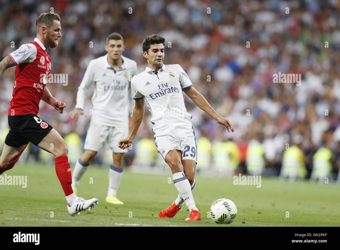 Madrid, Espagne. Août 16, 2016. Enzo Fernandez (Real) Football/soccer : 'pré-saison Trophée Santiago Bernabeu' match entre le Real Madrid FC 5-3 Stade de Reims au Santiago Bernabeu à Madrid, Espagne . © Kawamori Mutsu/AFLO/Alamy Live News Banque D'Images