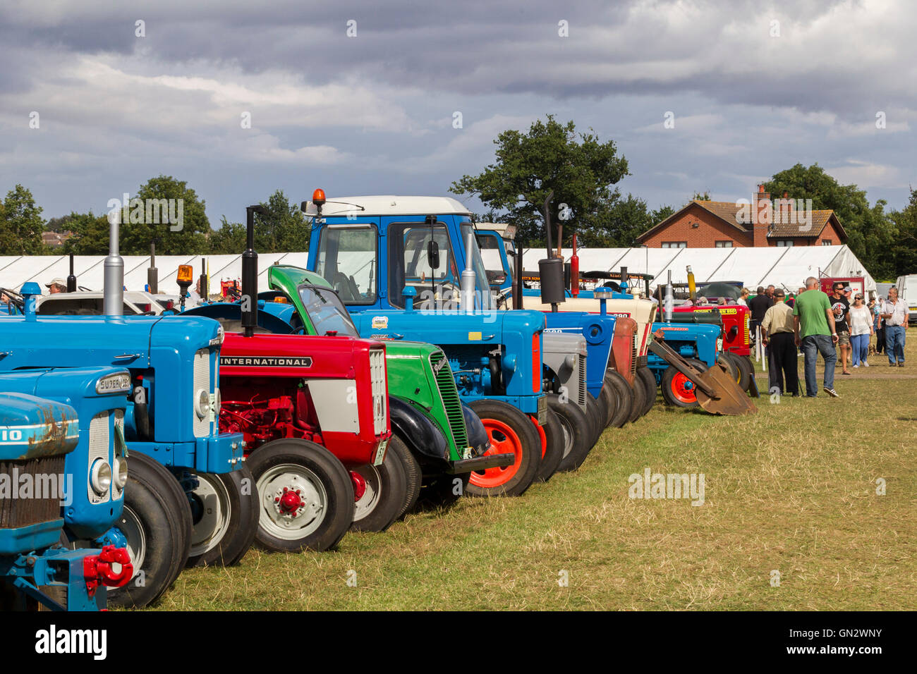 Earls Barton, Northamptonshire, le 28 août 2016, les tracteurs à Earls Barton et Rallye Pays Fayre, beau temps toute la journée après lavage hier. Credit : Keith J Smith./Alamy Live News Banque D'Images