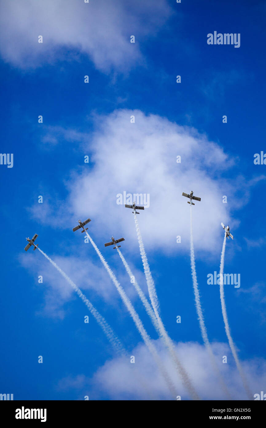 Muro, Denbighshire, Wales, UK 28 août 2016. Muro Air Show - Le spectacle aérien annuel à Rhyl front de mer avec la Formation de l'équipe de voltige Raven Display Team. Banque D'Images