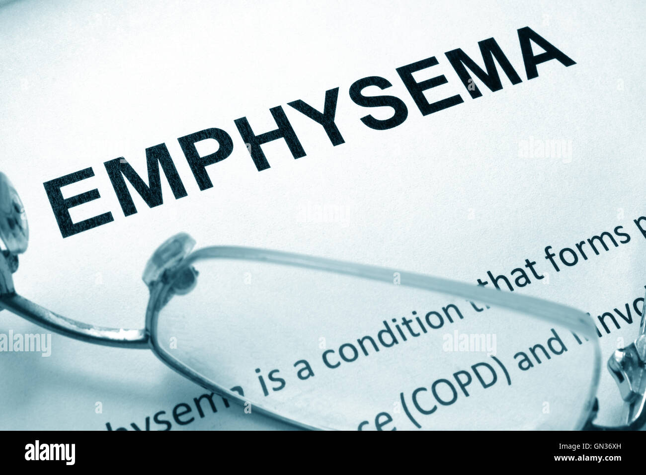 Avec du papier et de l'emphysème mot lunettes. Concept médical. Banque D'Images