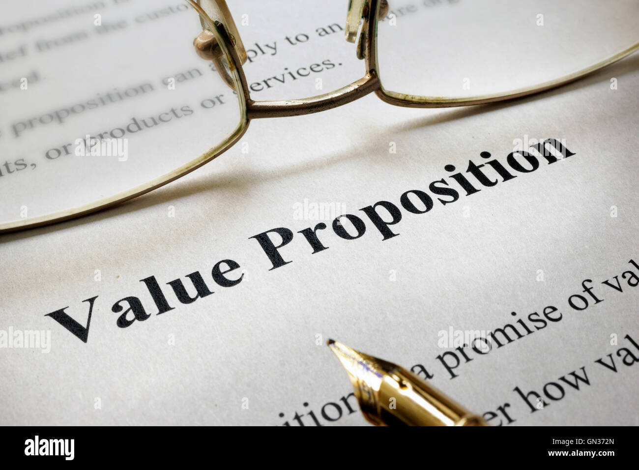 La page de papier avec des mots la proposition de valeur et lunettes. Banque D'Images