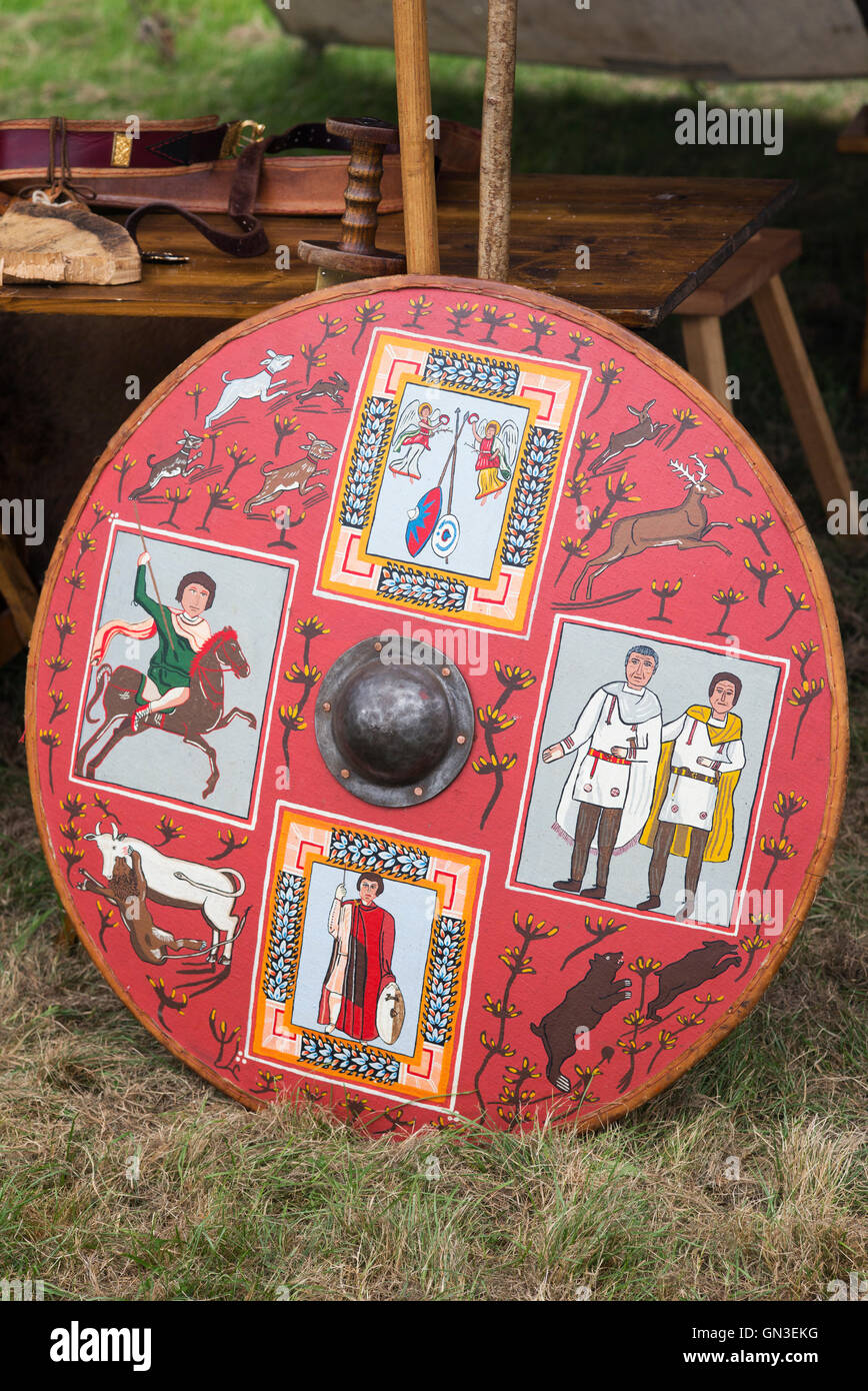 Bouclier romain à une reconstitution, Spetchley Park, Worcestershire, Angleterre. Banque D'Images