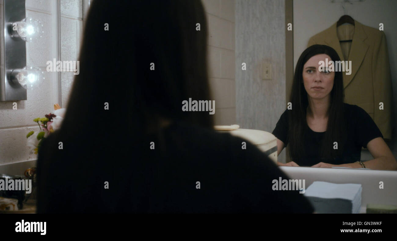 2016 Christine est un film dramatique réalisé par Antonio Campos et écrit par Craig Shilowich. Il stars L'actrice Rebecca Hall en tant que journaliste des nouvelles des années 70, Christine Chubbuck qui s'est suicidé en direct à la télévision. Cette photo est pour un usage éditorial uniquement et est l'auteur de la société film et/ou le photographe attribué par le film ou la société de production et ne peut être reproduite que par des publications dans le cadre de la promotion du film ci-dessus. Un crédit obligatoire pour l'entreprise de film est nécessaire. Le photographe devrait également être portés lorsqu'il est connu. Banque D'Images