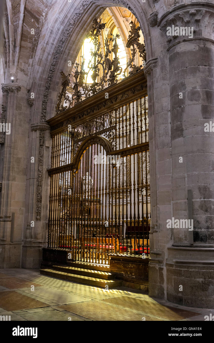 CUENCA, ESPAGNE - 24 août 2016 : à l'intérieur de la cathédrale de Cuenca, la grille principale de la chapelle principale, a été réalisé entre les années Banque D'Images