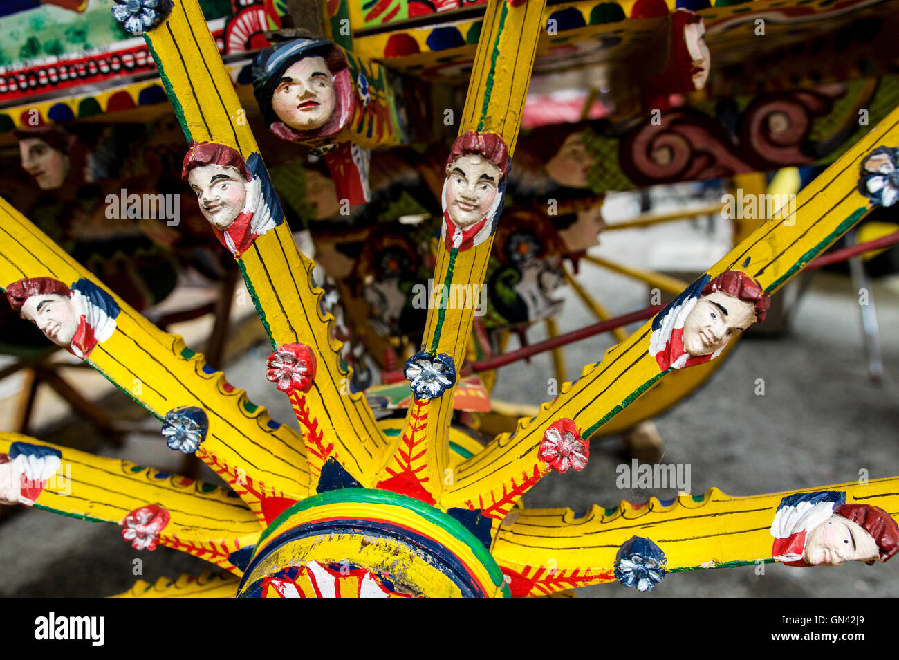 Détail d'une charrette sicilienne portant une statue religieuse à la petite Italie Festival à Pittsburgh Bloomfield quartier. Banque D'Images