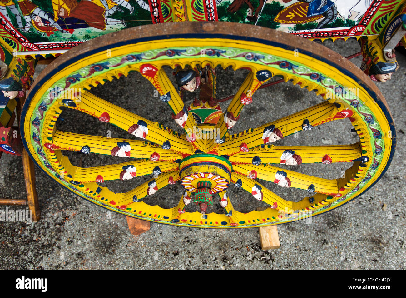 Détail d'une charrette sicilienne portant une statue religieuse à la petite Italie Festival à Pittsburgh Bloomfield quartier. Banque D'Images
