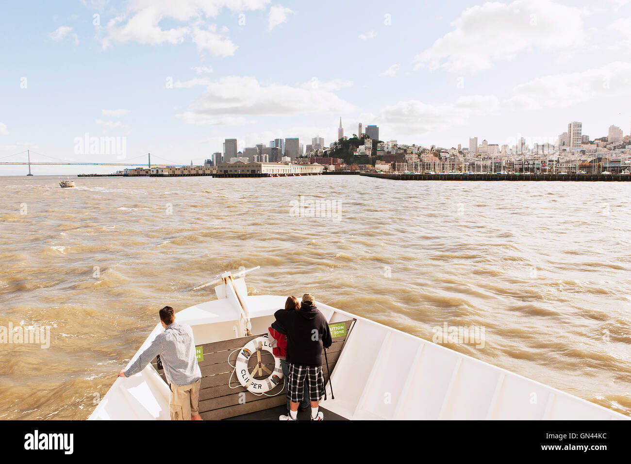 Les touristes en bateau l'île d'Alcatraz. San Francisco, Californie Banque D'Images