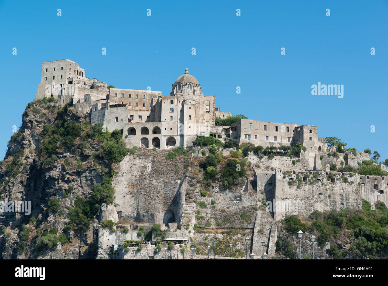 Vue sur le Château Aragonais d'Ischia Banque D'Images