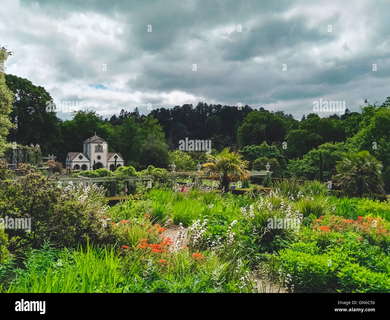 Vue d'un jardin dans le pays de Galles Banque D'Images