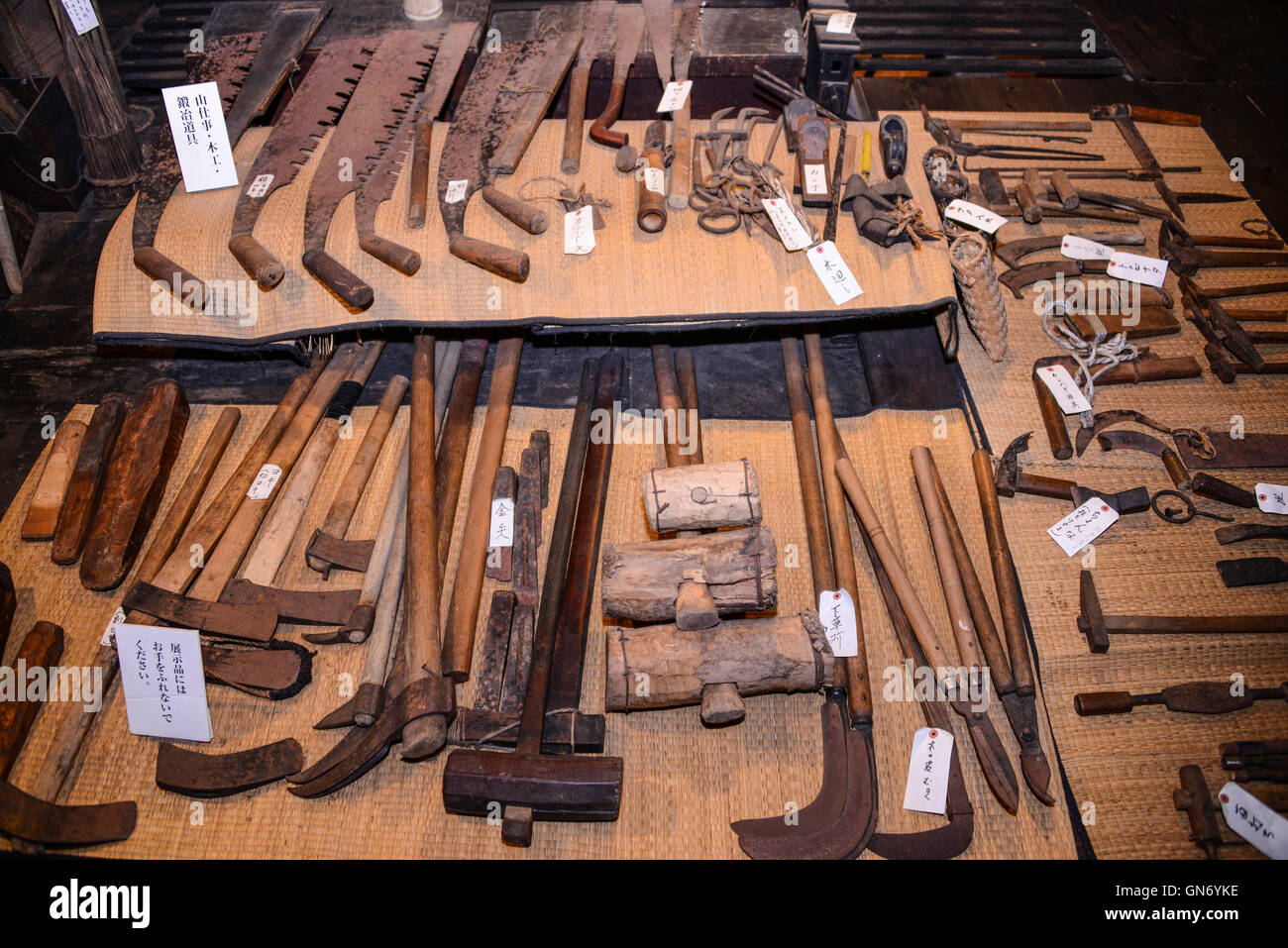 Vieux outils agricoles, Shirakawa, Japon Banque D'Images