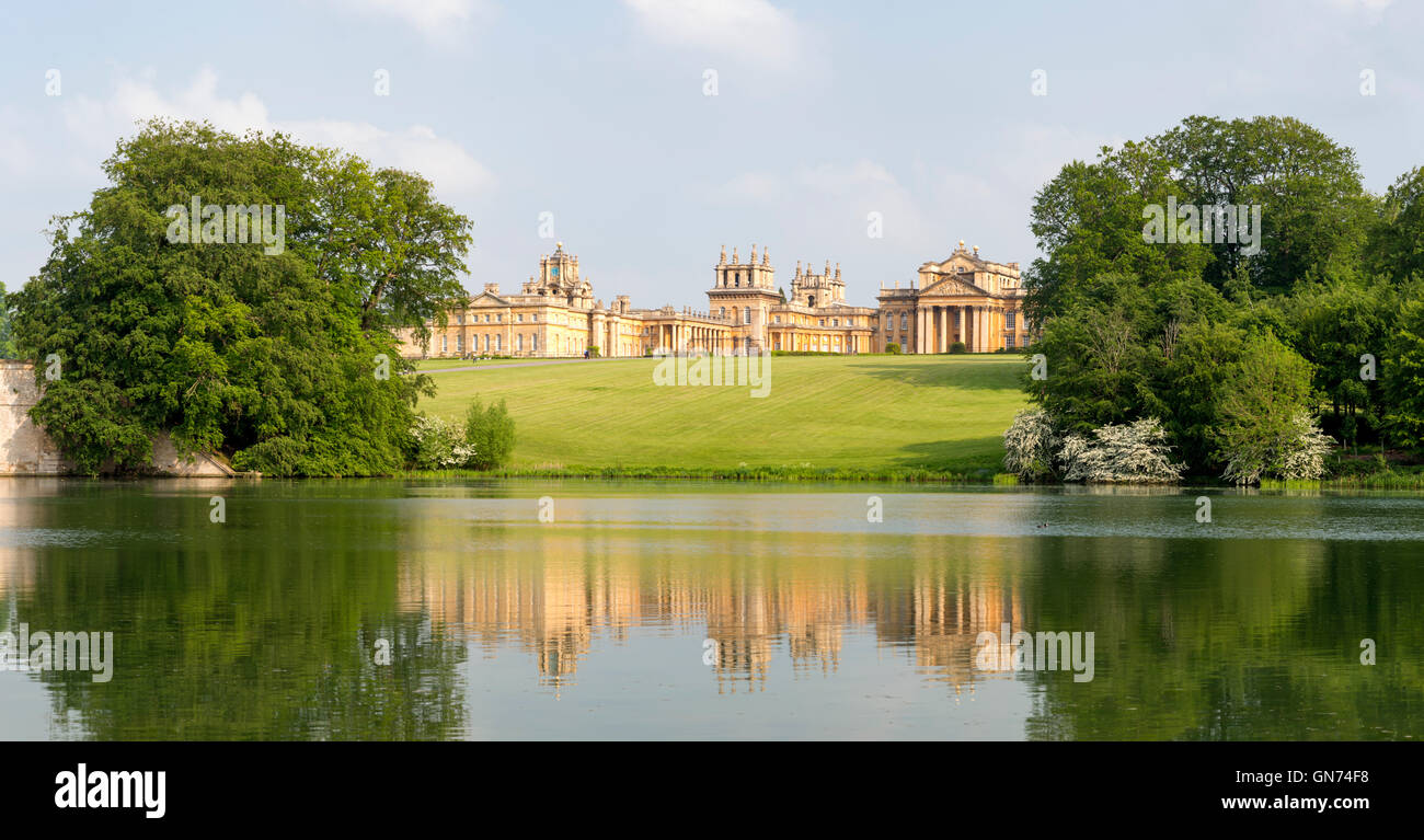 Le Palais de Blenheim et c'est un parc paysager, Woodstock, Oxfordshire, England, UK Banque D'Images
