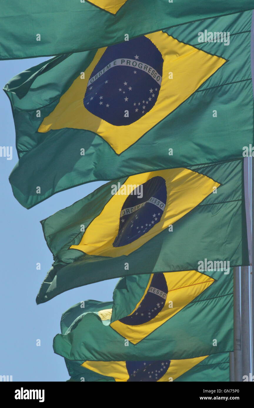 Drapeaux brésilien avec wind Banque D'Images