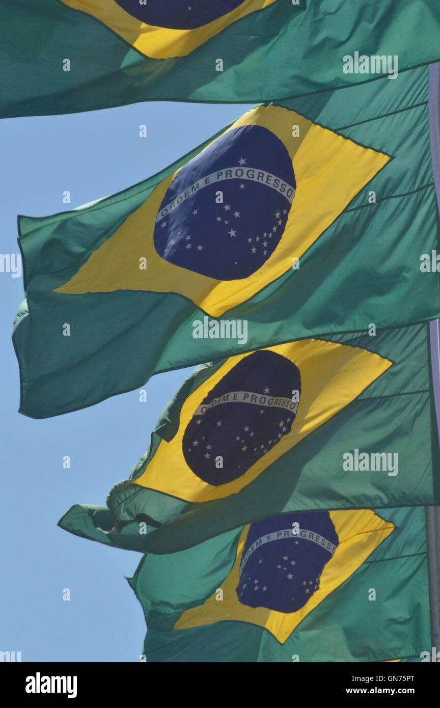 Drapeaux brésilien avec wind Banque D'Images
