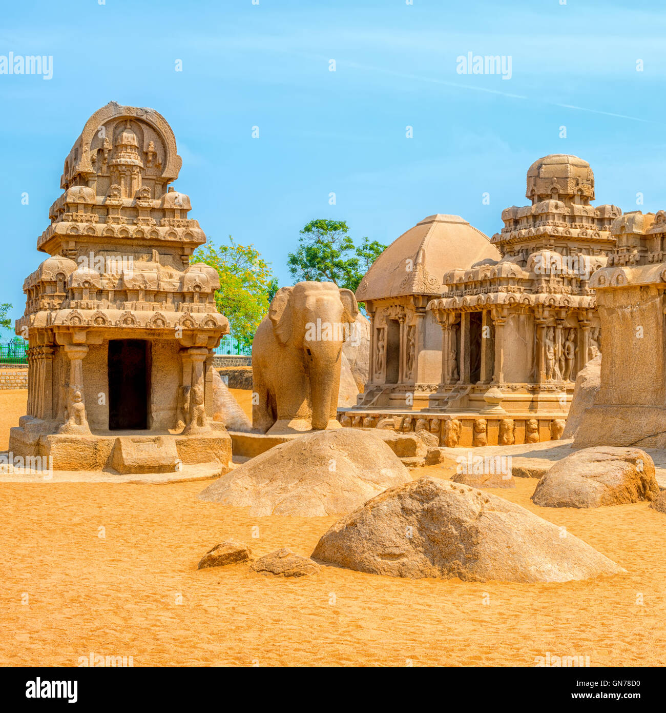 Monolithique hindoue antique sculptures indiennes des rathas Pancha architecture - Cinq Rathas, Mahabalipuram, le Tamil Nadu, l'I Banque D'Images