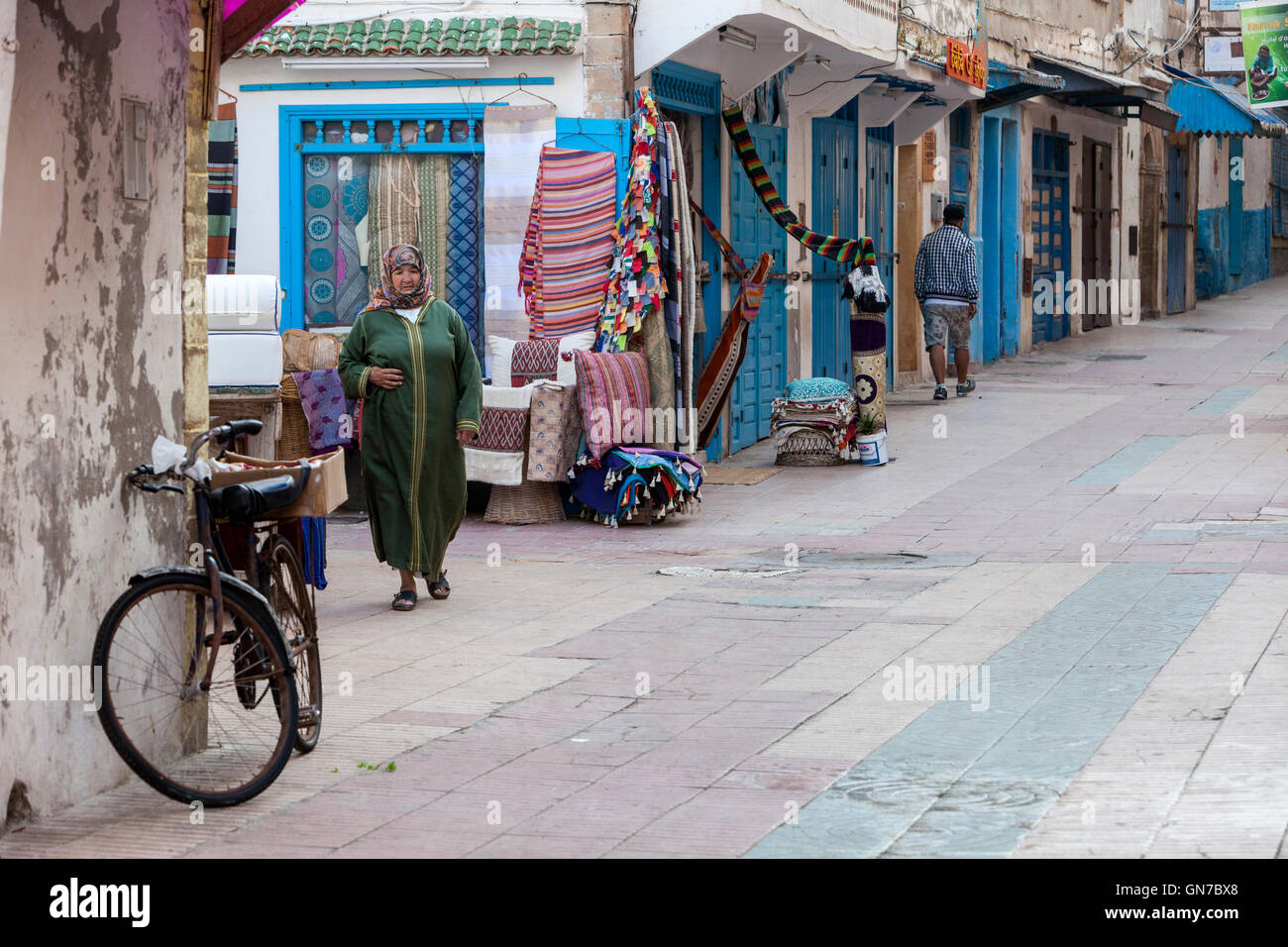 Essaouira, Maroc. Sidi Mohammed ben Abdallah Scène de rue, tôt le matin. Banque D'Images