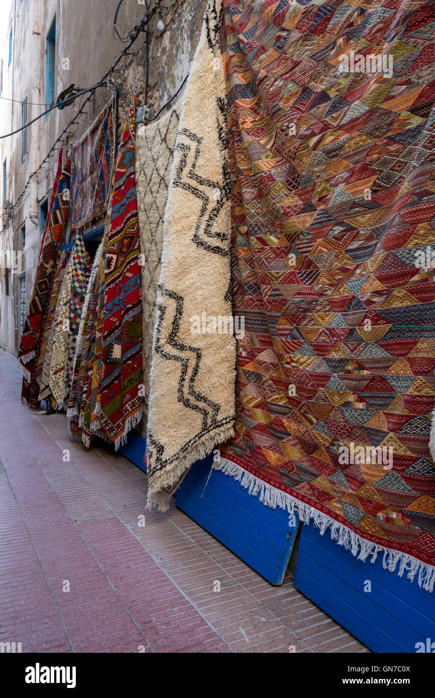 Essaouira, Maroc. Les tapis pour la vente. Banque D'Images