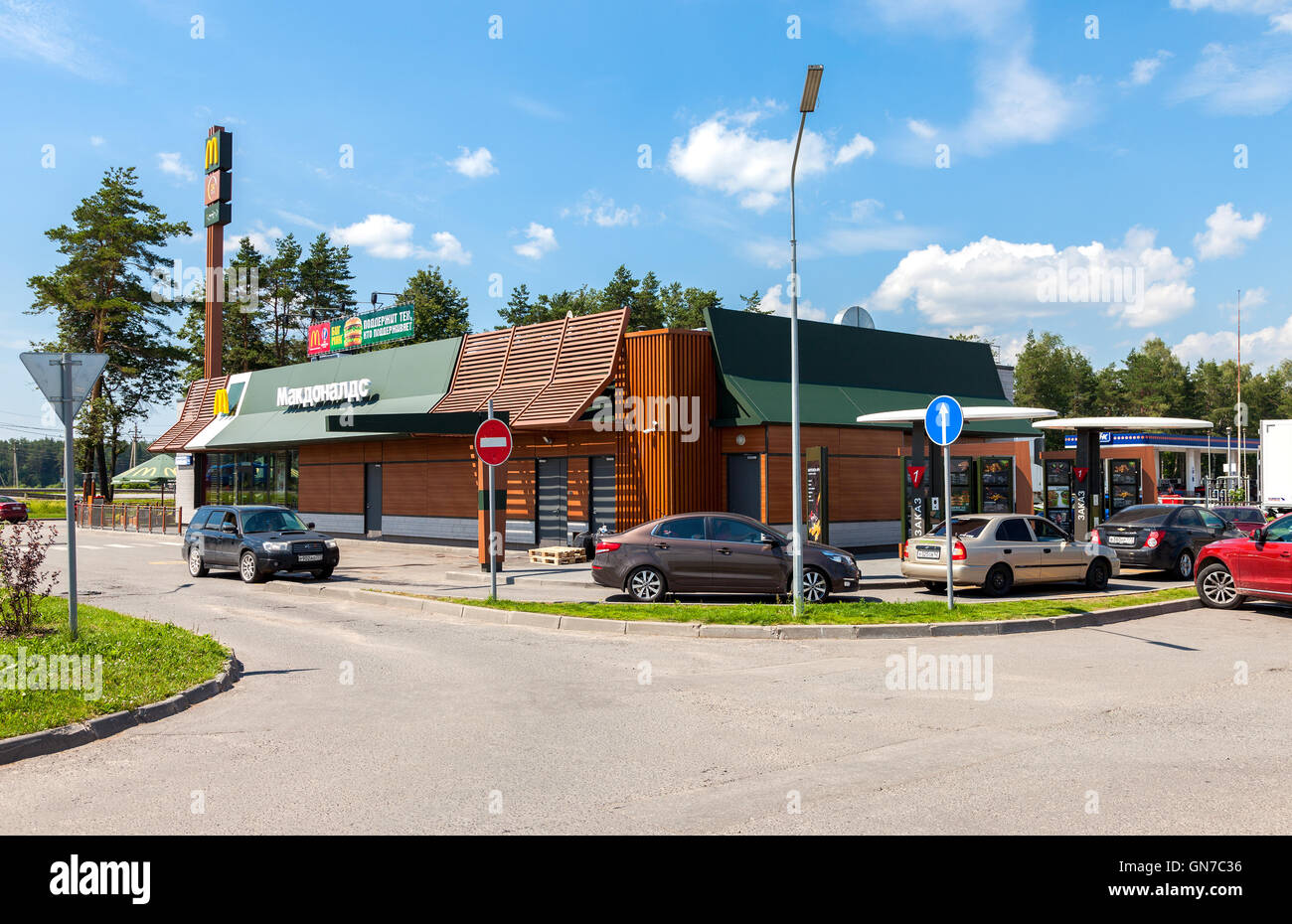 Mcdonalds Fast Food Restaurant Highway Banque d'image et photos - Alamy