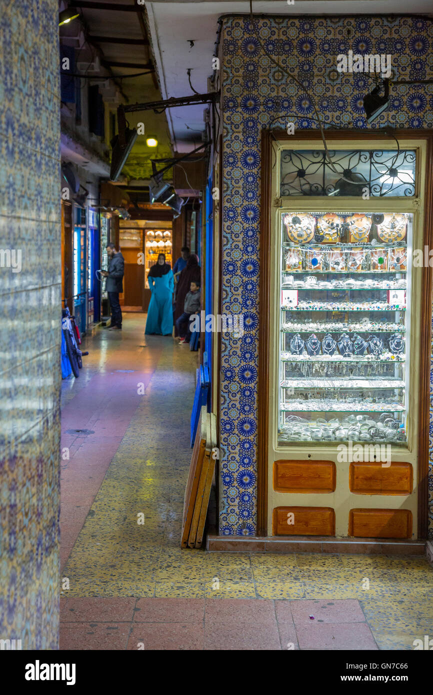 Essaouira, Maroc. Marché des bijoux dans la médina. Banque D'Images