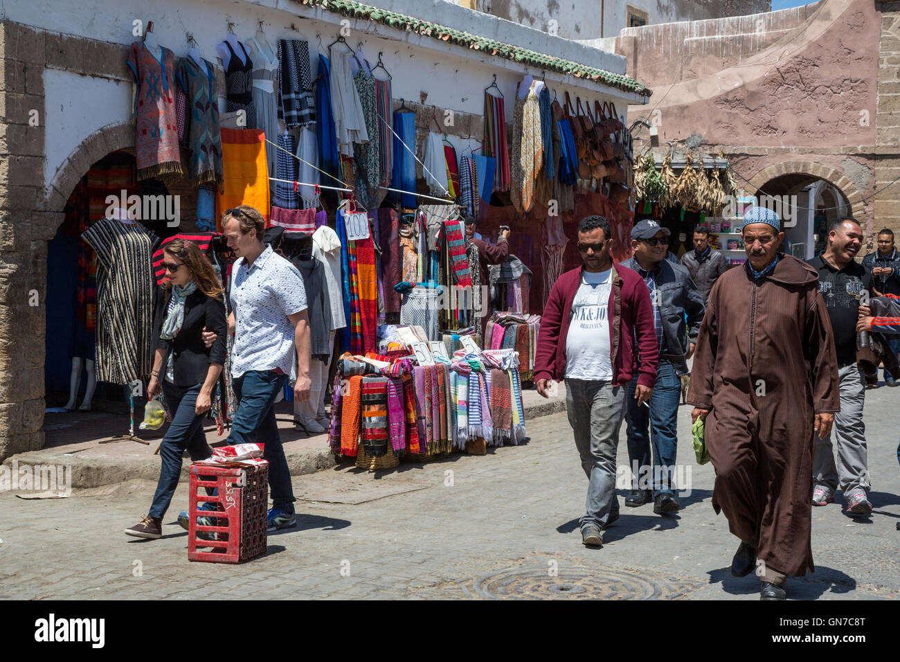 Essaouira, Maroc. Scène de rue, avenue Mohamed Zerktouni. Banque D'Images