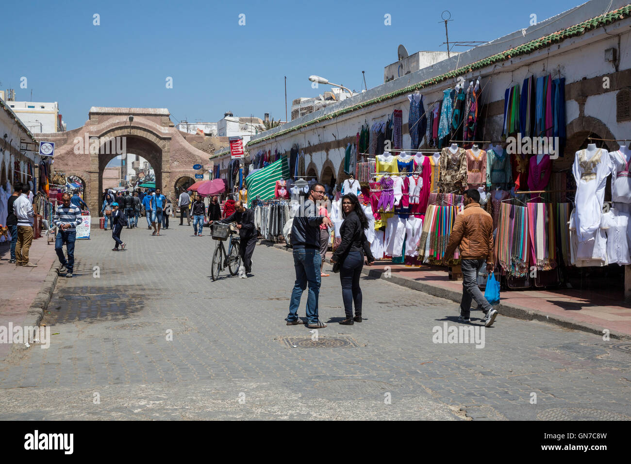 Essaouira, Maroc. Scène de rue, avenue Mohamed Zerktouni. Banque D'Images