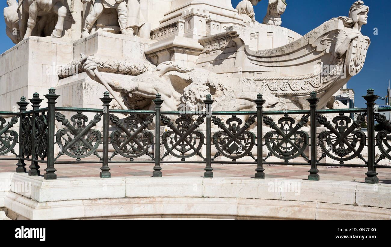 Détail de la balustrade du socle du monument au Marquis de Pombal à Lisbonne, Portugal Banque D'Images