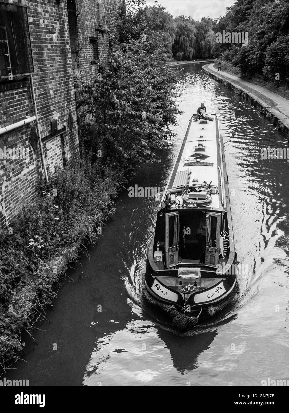 Canal boat en noir et blanc Banque D'Images