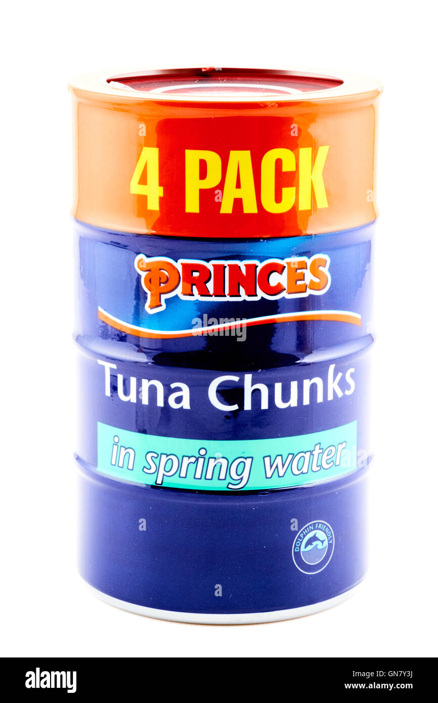 Pack de 4 Princes Thon dans l'eau de source Banque D'Images
