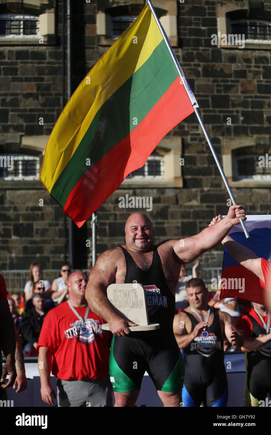 Blekaitis Vidas de Lituanie célèbre la victoire lors de l'ultime événement Masters homme fort à Crumlin Road Prison de Belfast. Banque D'Images