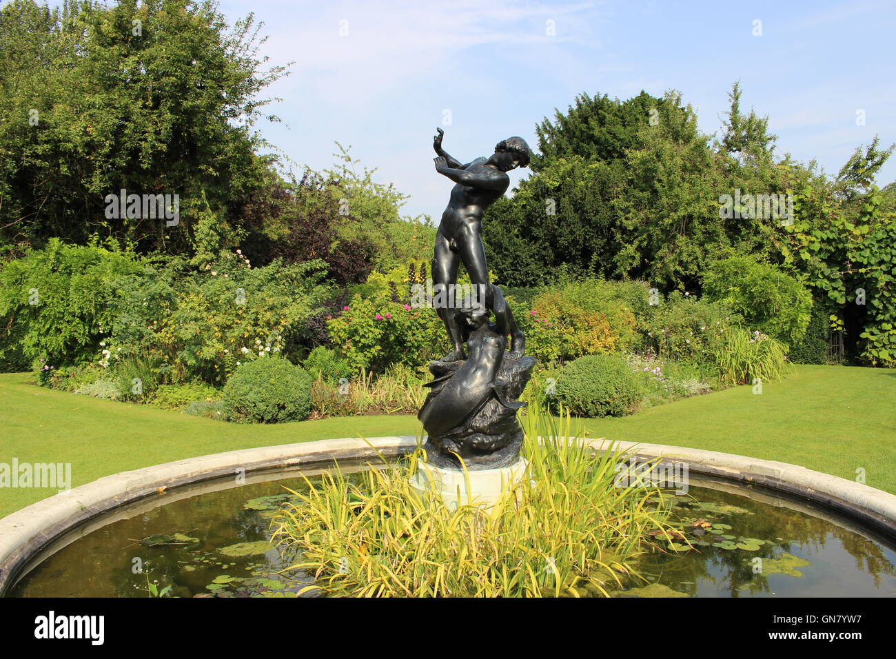 Hylas et les nymphes statue par Henry Pengram à St. John's Lodge Gardens (jardin secret) dans Regent's Park Banque D'Images