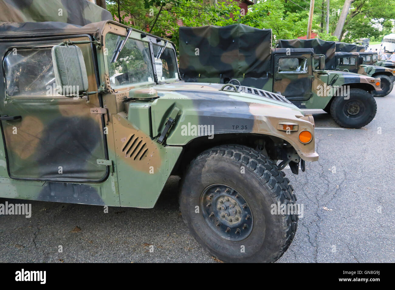 Les camions militaires stationnés au Camp Buckner à l'Académie militaire, West Point, NY, USA Banque D'Images