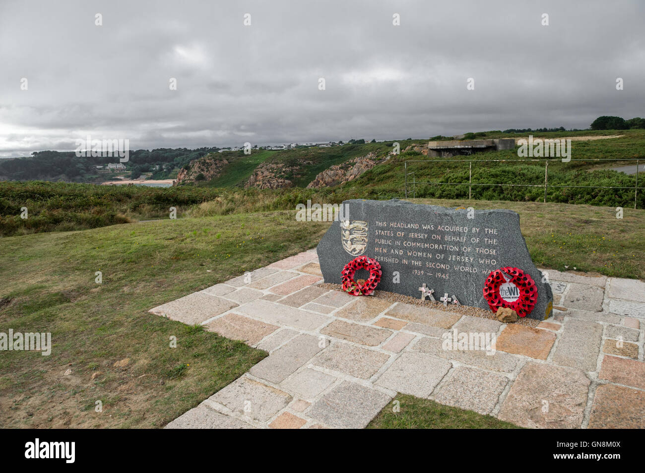 Monument en pierre à Noirmont Point, St Brelade, Jersey pour la population de Jersey qui sont morts pendant la seconde guerre mondiale. Banque D'Images