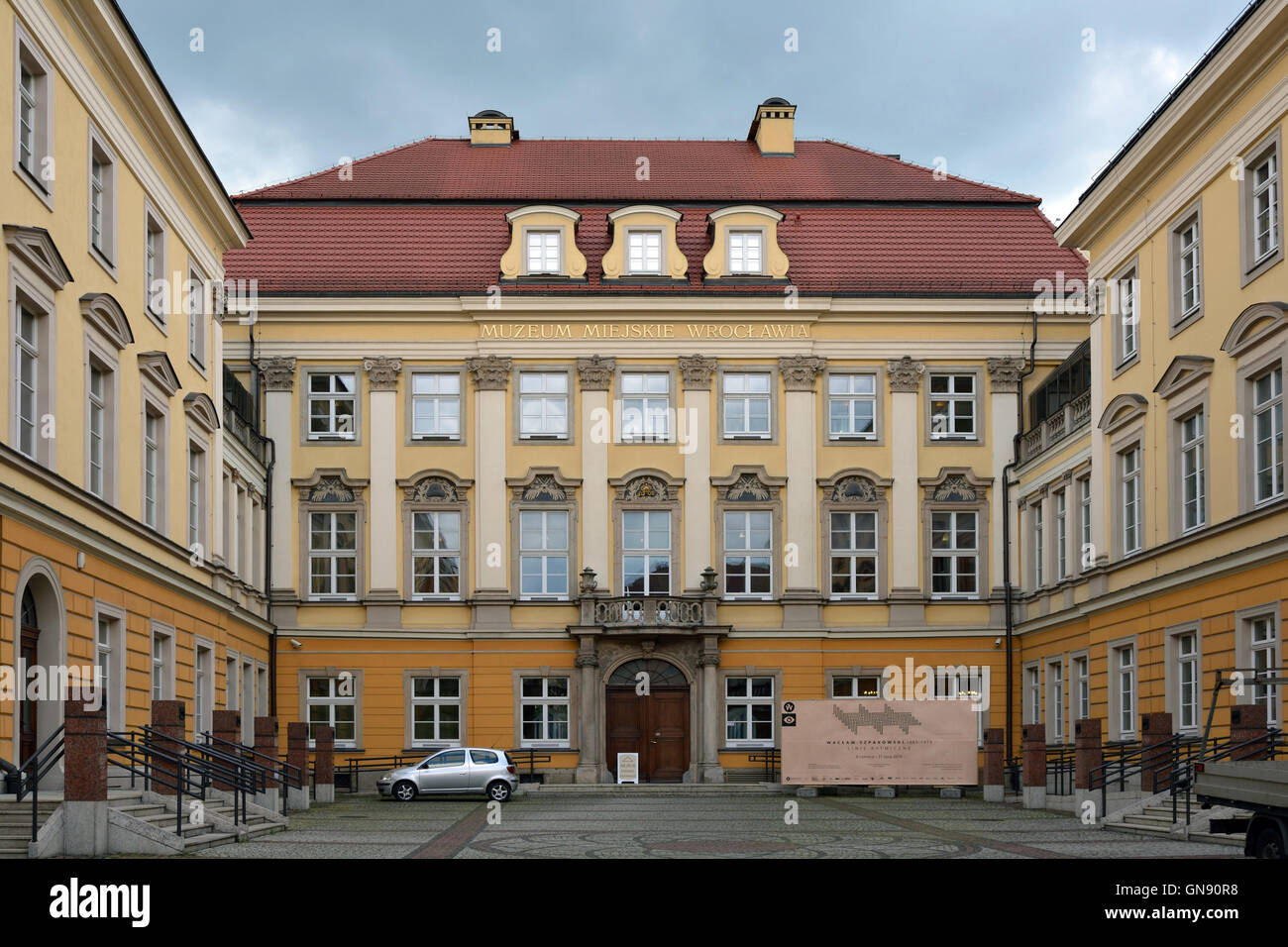 Façade nord du Palais Royal de Wroclaw en Pologne - Palac Krolewski. Banque D'Images