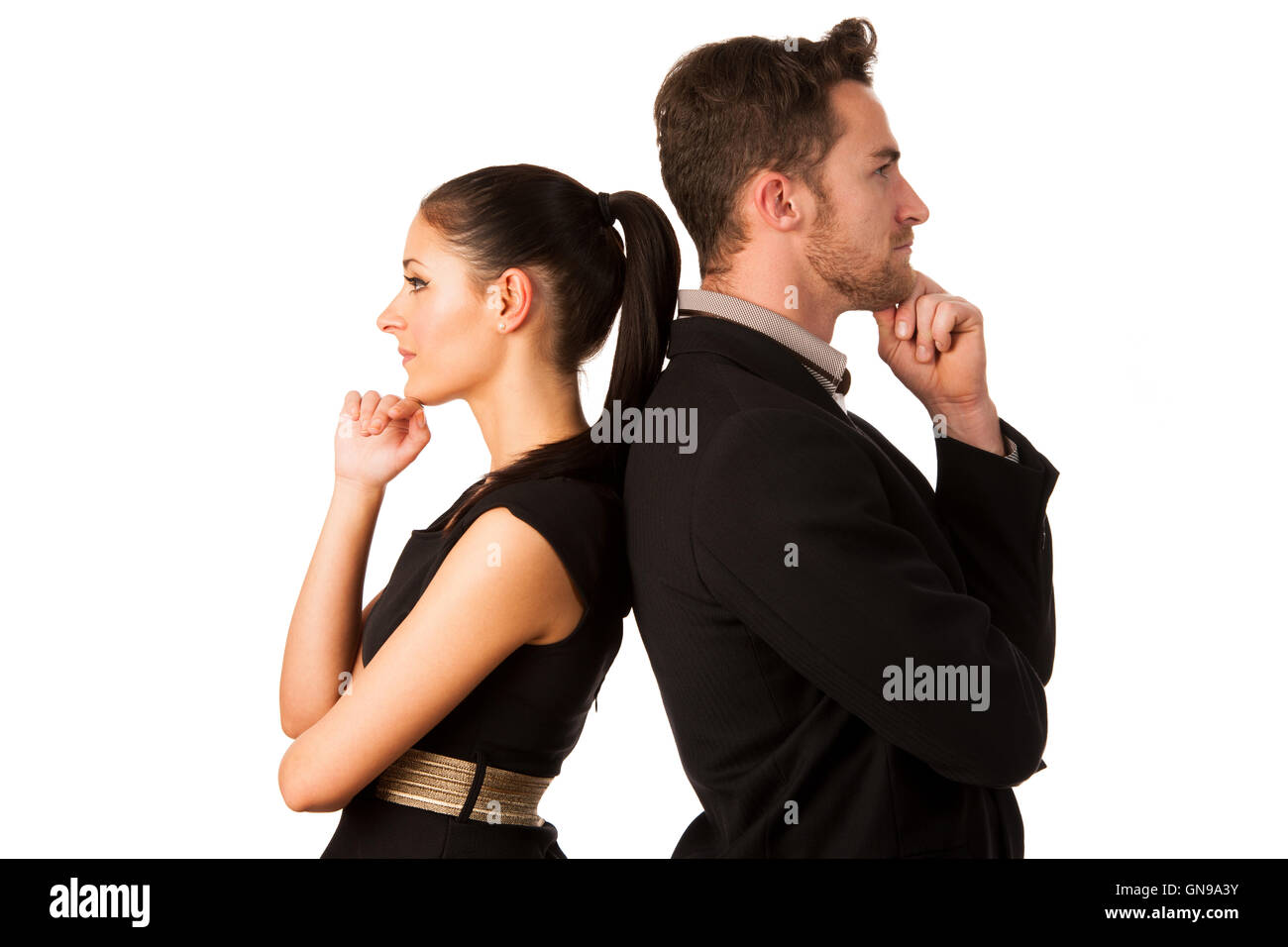 Business couple leaning on les uns les autres avec dos, tenant le menton et la pensée. Image conceptuelle. Banque D'Images