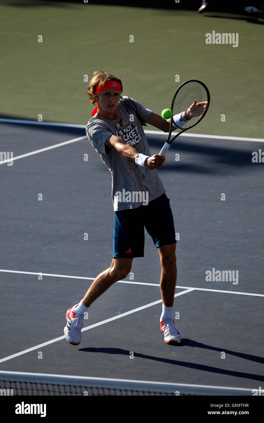New York, États-Unis. Août 28, 2016. 19 ans d'Alexander Zverev Allemagne pendant une séance d'essai le dimanche 28 août, à l'échelon National Tennis Center de Flushing Meadows, New York. Il était pratique pour l'US Open Tennis Championships qui commence le lundi 29 août. Crédit : Adam Stoltman/Alamy Live News Banque D'Images