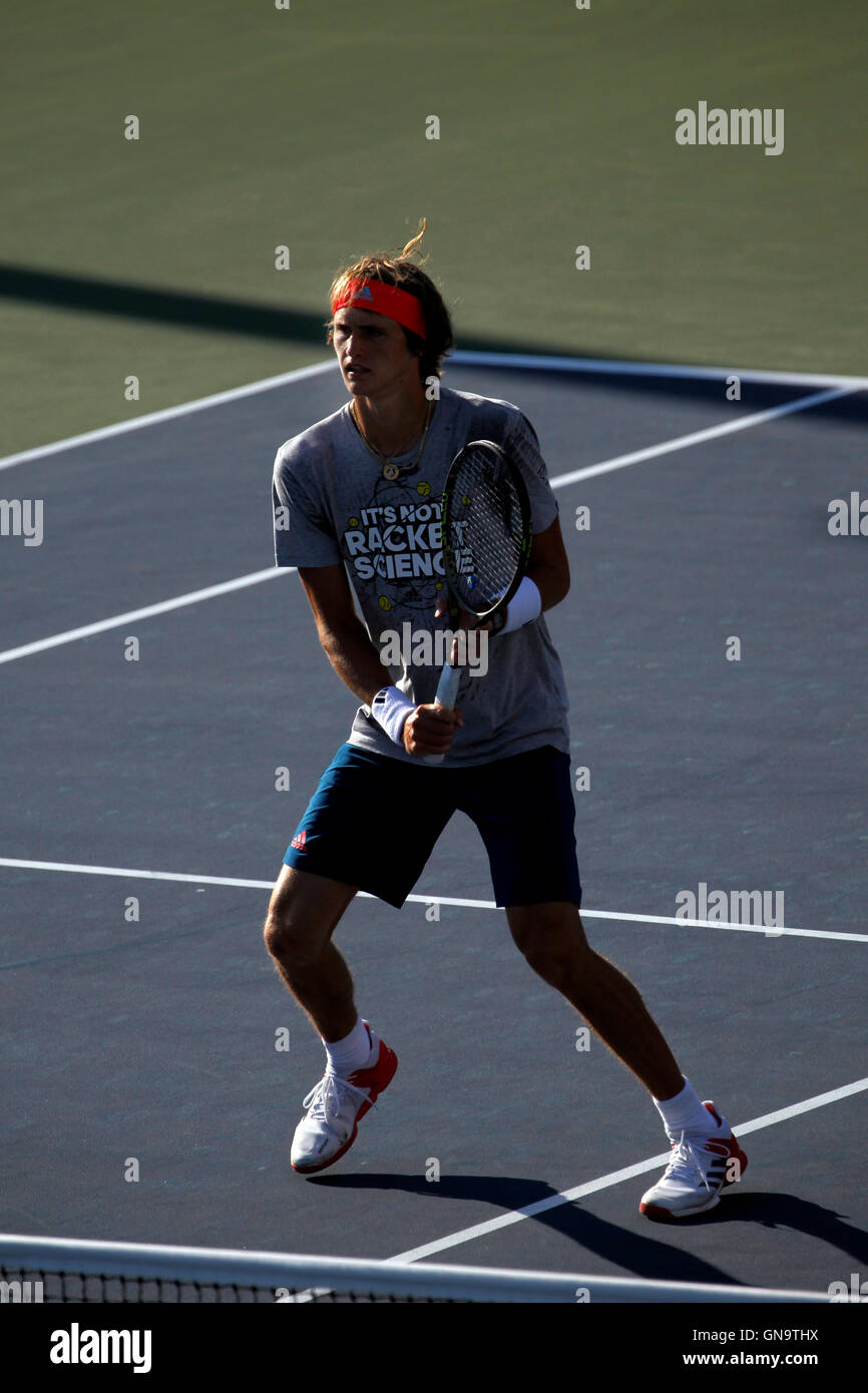 New York, États-Unis. Août 28, 2016. 19 ans d'Alexander Zverev Allemagne pendant une séance d'essai le dimanche 28 août, à l'échelon National Tennis Center de Flushing Meadows, New York. Il était pratique pour l'US Open Tennis Championships qui commence le lundi 29 août. Crédit : Adam Stoltman/Alamy Live News Banque D'Images