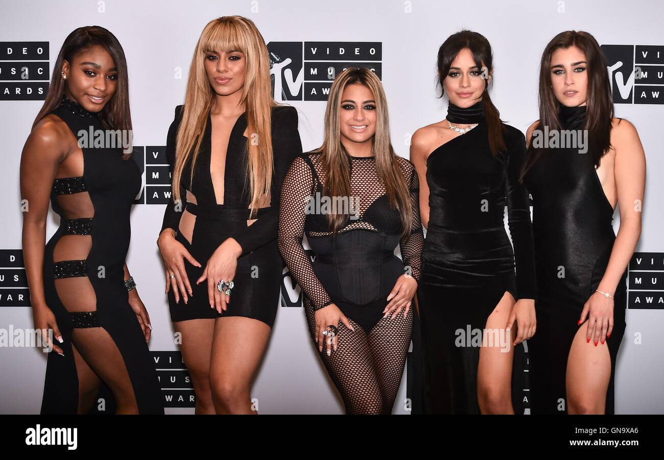 New York, NY, USA. Août 28, 2016. Kordei Normandi, Dinah Jane Hansen, allié Brooke, Camila Cabello et Lauren Jauregui, Cinquième de l'harmonie dans la salle de presse pour les MTV Video Music Awards 2016 - Salle de presse d'atténuation, de Madison Square Garden, New York, NY 28 août 2016. Crédit : Steven Ferdman/Everett Collection/Alamy Live News Banque D'Images