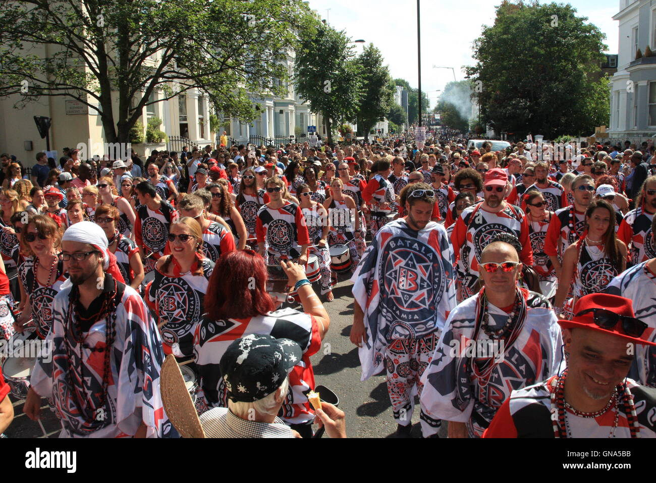 Londres, Royaume-Uni. Août 29, 2016. Batala london effectuer dans le carnaval de Notting Hill annuel. Crédit : Daniel Crawford/Alamy Live News Banque D'Images